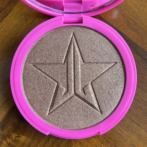 Jeffree Star “DARK HORSE” Skin Frost Highlighting Powder! - Picture 6 of 8